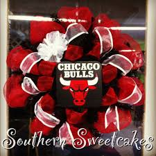 Chicago Bulls Wreath Love It Chicago Bulls Room Sports Decorations Sports Wreaths