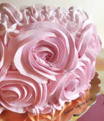 Questa torta è speciale, o meglio, l'ho preparata per una mia amica specialein occasione del suo 45° compleanno, è stato un ottimo traguardo. Rose Cake Cacao Cioccolato Bianco E Mascarpone