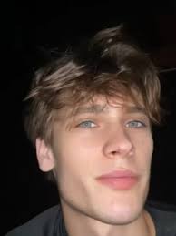 Adam Kater's Instagram, Twitter & Facebook