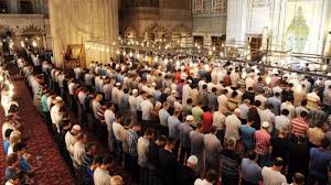 Bayram namazı, müslümanlar arasındaki birlik ve beraberliğin güzel bir göstergesi olarak bayramların birinci günü, kuşluk vaktinde kılınır. Diyanet Bayram Namazi Kilinmayacak Kronos News Bagimsiz Haber Sitesi