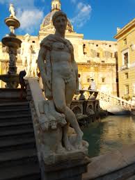 Après plusieurs semaines de préparation je suis fier de pouvoir vous révéler la pochette de mon… Les Plus Belles Fontaines D Italie A Rome Et Ailleurs