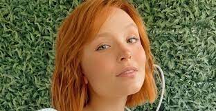 Nas horas vagas, tentando entender as danças desse app ️ Larissa Manoela Encanta Com Serie De Fotos Na Praia Maravilhosa