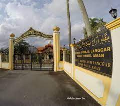 Ia terletak di antara pekan pokok sena dan bandar alor setar. Kedah Tourism Makam Diraja Langgar Bersebelahan Dengan Facebook