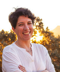 Bridge-building in the UAE Congratulations to Viv Anstey! The Shining Light  Awards 2021