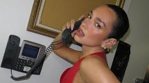 Elisabeth Rioux met les choses au clair aux suites de la story partagée où  elle embrasse un nouvel homme