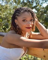 Hello, my name is Delfino. I am a professional photographer and I am doing  photo sessions