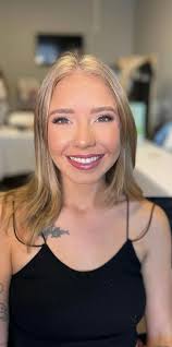 Hello everyone! ✨ My team and I are an onsite bridal HMUA! Limited dates  available for 2025, as well as my 2026 books are open! If you haven't  booked your H/M artist