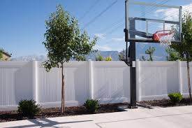 Aug 03, 2020 · many homeowners use bleach to remove these substances as well as stains from their vinyl fence. Eco Friendly Ways To Clean A White Vinyl Fence Cascade Fence Deck
