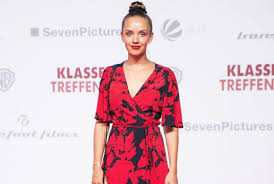 Klassefesten kam 2002 in dänemark in die kinos und entwickelte sich zum hit. Premiere Klassentreffen 1 0 Mit Til Lilli Dana Schweiger Ralf Moller