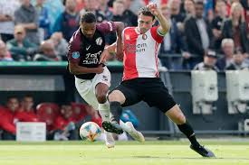 De voetballen ze zijn leuk, maar ze kunnen moeilijk zijn om te tekenen. Nu Al De Tekenen Zich De Contouren Af Van Een Moeizaam Seizoen Voor Feyenoord Trouw