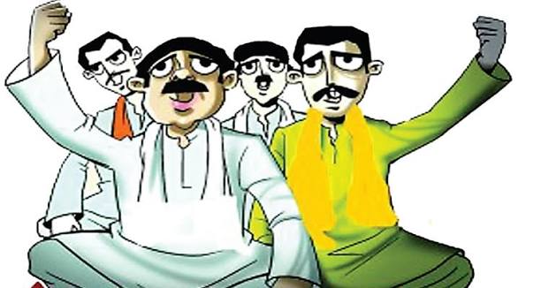 प्रवेशद्वार कमानीवरून वाद; चौघांचे माहूर तहसीलसमोर आमरण उपोषण