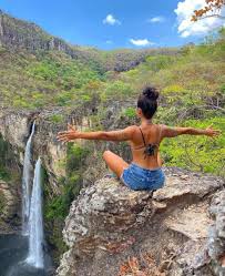 Guest house is located in 30 m from the centre. Aline Riscado Posa Em Beira De Penhasco E Reflete Queria Morar Numa Cachoeira Vogue Celebridade