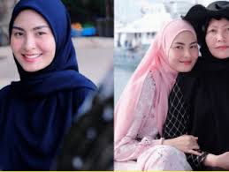 Beliau mula meraih kejayaan komersial menerusi single sulungnya, menahan rindu. September 2020 Page 4 Himpunan Lawak Kita