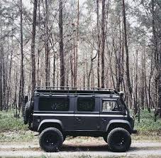 Have You Guessed What It Is Yet Land Rover Defender Awesome Voiture Vieilles Voitures Voiture De Sport