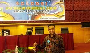 Smp terbaik di sumatera barat. Mardiyus Kepala Smp Terbaik Di Sumbar Posmetro Padang