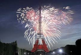 El 14 de julio el 14 de julio, jornada revolucionaria parisina, convertida en fiesta nacional francesa, asocia la solemnidad de los desfiles militares con la alegre espontaneidad de los bailes y los fuegos artificiales. 14 De Julio Celebracion Del Dia Nacional De Francia Imagenes Para Compartir Todo Imagenes