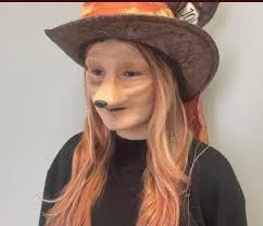 If there are any media makeup students that could do with some little bits  for your kits such as rollers, pins send me a message as I'm doing a big  clear out