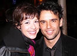 Brecht venció a La Bella y la Bestia