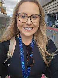 Julie Blackledge's Instagram, Twitter & Facebook