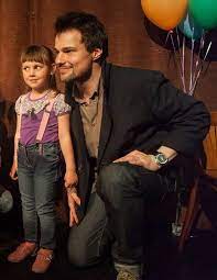 Его родители развелись, когда дети были ещё маленькими, так что надежде николаевне пришлось уйти из. Fond Deti Babochki Danila Kozlovskij Stal Popechitelem Nashego Fonda