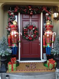 This list will help you pick the right pro holiday decorating service in beachwood, nj. Holiday Decor Reds Traditional Entry San Francisco By Envy Decor Llc Houzz