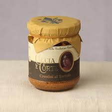 In una casseruola, realizzare un roux biondo di burro e farina, aggiungere il brodo vegetale bollente, mescolare e addensare, regolare di sale e pepe. Vendita Online Crostini Al Tartufo Sughi Buoni Prodotti Tipici Toscani