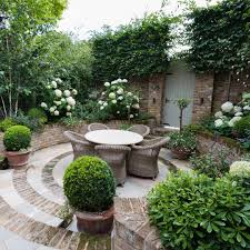 Congratulations To Designer Karen Rogers Krgardendesign Who Has Passed Stage One Of The Sgd A Courtyard Gardens Design Small Courtyard Gardens Outdoor Gardens