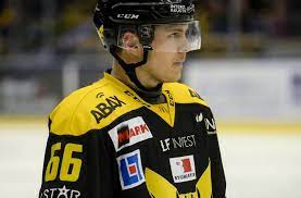 Nu har kontraktet gått ut och det är klart att det inte blir någon förlängning, rapporterar östgötarna på hemsidan. Alexander Lindelof Man Njuter Av Situationen