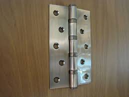 مفصلات الأبواب أنواع المفصلات للأبواب ذات الشرفة والبندول والمنتجات العالمية وتركيب الهياكل مع باب أقرب