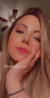 Elise Ferris's Instagram, Twitter & Facebook