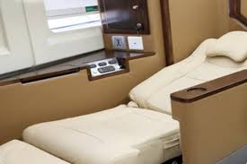 Gradial perdana perkasa pabrik penghasil alas kaki. Ka Mewah Keberangkatan Perdana Kereta Sleeper Pagi Ini Tiket Nyaris Habis Ekonomi Bisnis Com