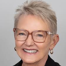 What venues in Louisville can accommodate 400-500 people?