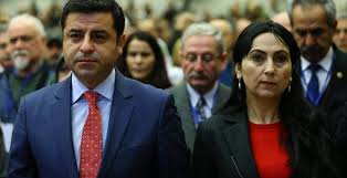 Sabah gazetesi yazarı mahmut övür dün kaleme aldığı yazısında, selahattin demirtaş'ın sol bir parti kurma haberler gündem haberleri son dakika: Selahattin Demirtas Figen Yuksekdag Ve 10 Hdp Li Milletvekili Gozaltina Alindi Son Dakika Haber