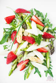 Spargel Rucola Salat Mit Erdbeeren Das Kuchengefluster Rezept Salat Mit Erdbeeren Rucola Salat Spargelsalat