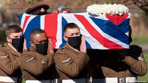 A number of special items were placed on sir tom's coffin, including a replica of his service cap from. Txfylcgid Zcom