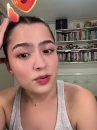 Nagpapatulong pero di makatulong kasi nakakatitig lang sa mukha niyo n...