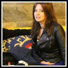 تعرضت الفنانة إيمان العاصي لبعض الانتقادات، بعدما ظهرت بصور نشرتها على حسابها الرسمي على انستقرام وهي ترتدي ملابس وصفها الكثيرون بالجريئة، ورفضوا إطلالتها تماماً. Ø¹Ø´Ø§Ù‚ ÙˆÙ…Ø­Ø¨Ù‰ Ø§ÙŠÙ…Ø§Ù† Ø§Ù„Ø¹Ø§ØµÙ‰ Home Facebook