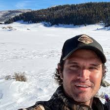 Brett Luna's Instagram, Twitter & Facebook