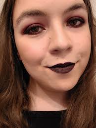 Sometimes....less is more. I'm talking makeup here. No cat's eye look, no  pitch fork long eyelashes or heavy eyeliner, no plumped up, super glossy  lips. Just natural. And, well, sometimes less is