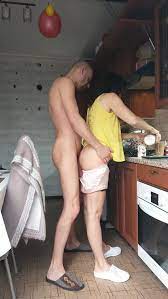 Geiler Ehemann macht Sex mit sexy Ehefrau in der Küche