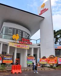 Objek wisata yang memadukan konsep hiburan, pendidikan dan juga konservasi ini memelihara berbagai macam biota laut yang diperlakukan sebagaimana di. Bersantai Di Ayam Tepi Laut Menikmati Sensasi Sambal Dan Ayam Goreng Renyah Di Pantai Ancol Dapur Ngebut