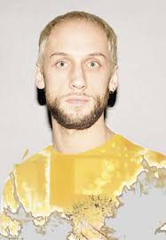 La déclaration d'amour de Louis Hee à John