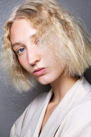 Ein echter hingucker werden bob frisuren in der kommenden saison durch unklare linien und asymmetrische auch frauen mit locken oder welligem haar können 2018 auf die trendfrisur bob setzen. Bob Frisuren Die Schonsten Schnitte Brigitte De