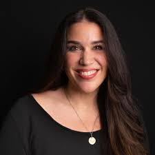 Meredith Jones's Instagram, Twitter & Facebook