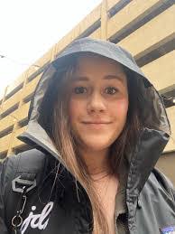 Samantha Sweeting's Instagram, Twitter & Facebook