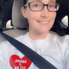 HEART U MOST 3 un sweat-shirt blanc confortable avec des noms personnalisés  en cœur rouge