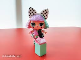 Each ball doubles as a character stand to display your doll that you can hang anywhere! L O L Surprise Bling Series