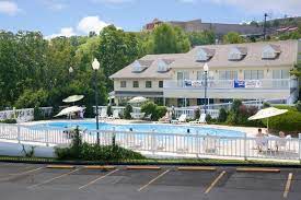 Other facilities offered at the property include meeting facilities and vending machines. Honeysuckle Inn Conference Center Branson Updated 2021 Prices