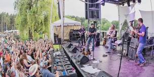 Ray Brothers BBQ Yard Amphitheater: Sam Bush