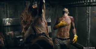 Maroon 5 Makes Controversial Music Video Animals Loyola Digital Advertising Ë¡ìë¼ Ëì§í¸ Ê´ê³ 